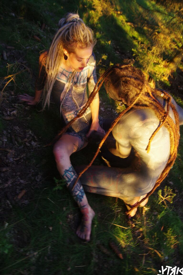 16P Tatted freaks Anuskatzz & Lily Lu have sexual intercourse on the forest floor