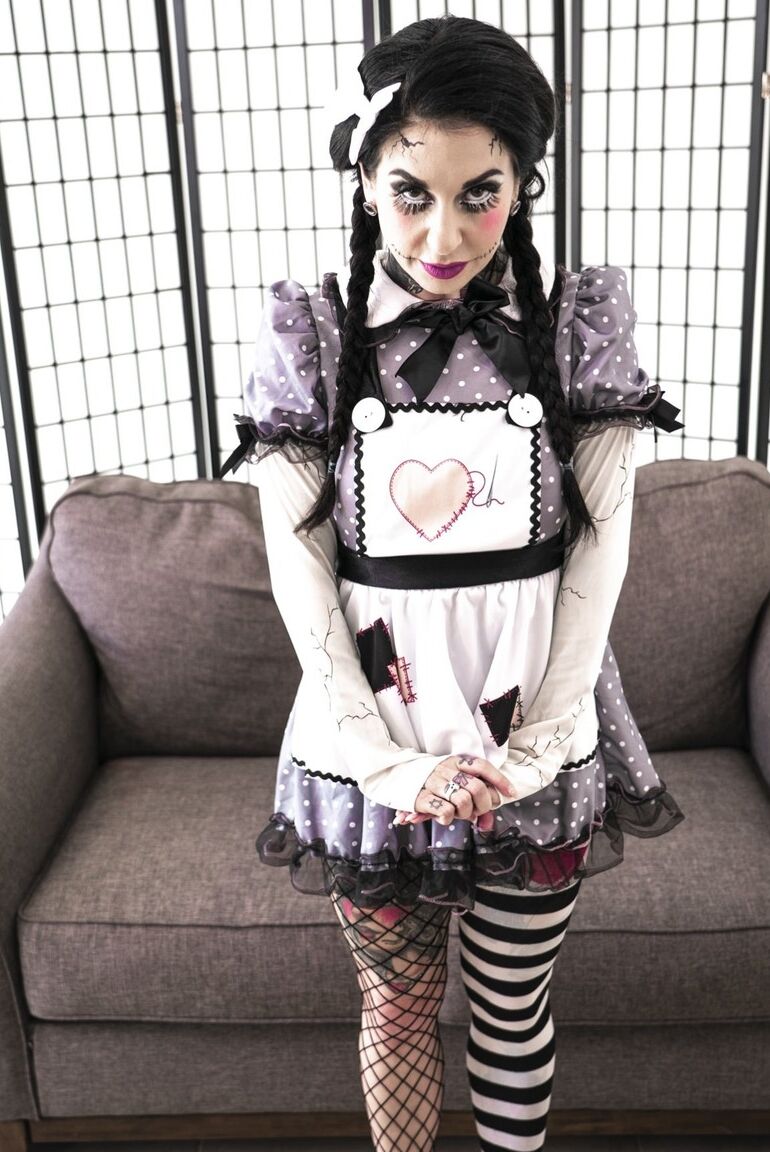 21P Anjo Maligno Joanna Angel, Slim Poke