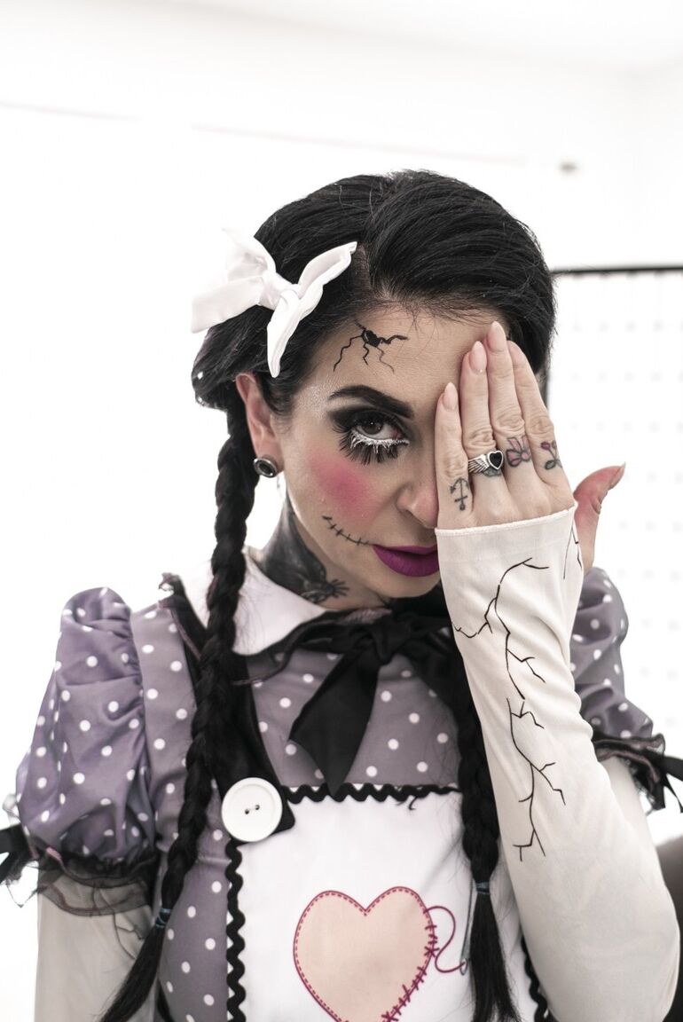 21P Anjo Maligno Joanna Angel, Slim Poke