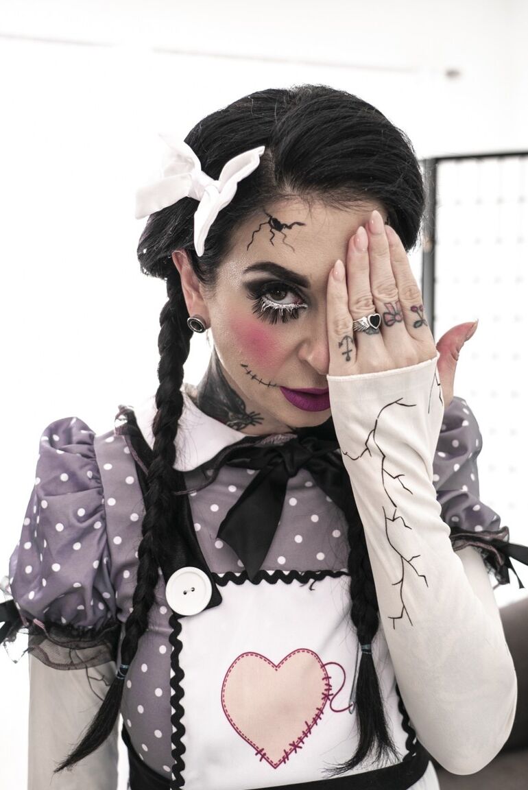 21P Anjo Maligno Joanna Angel, Slim Poke