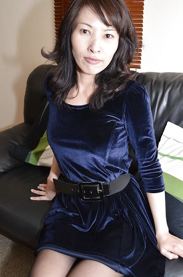 16P A morena asiática Michiru Saeki está esticando sua vafina precisa