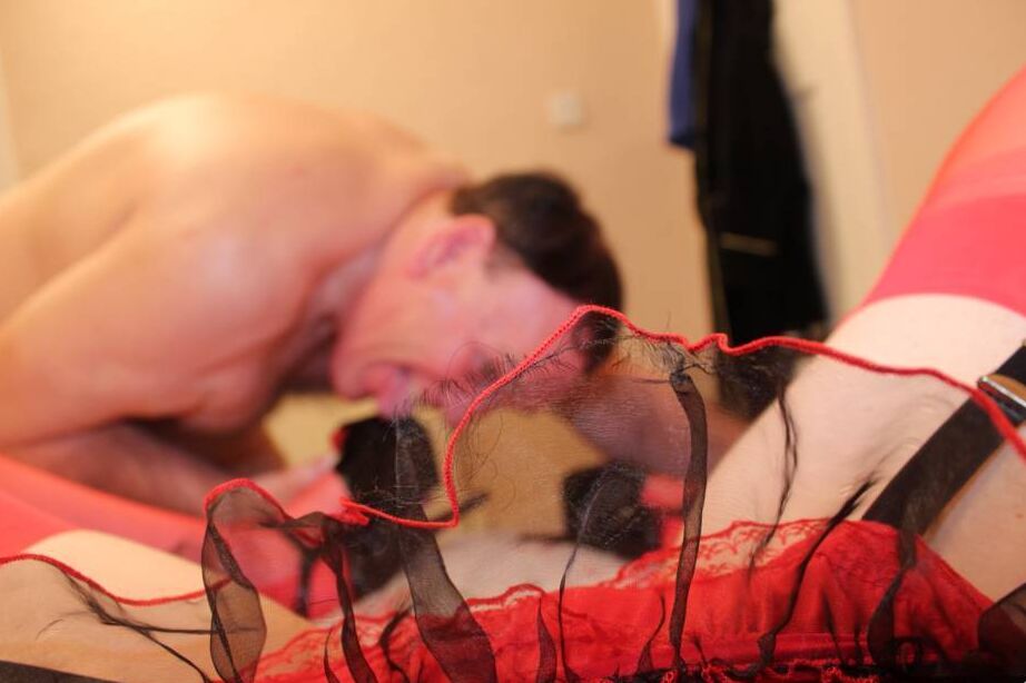 20P La rubia británica Tracey Lain se pone encima con una polla en su culo sucio