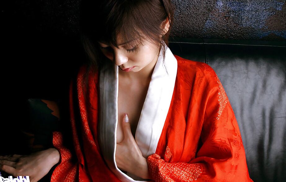 16P 彼女の小さな曲線を明らかにする毛むくじゃらの女と貪欲なアジアの可愛い人