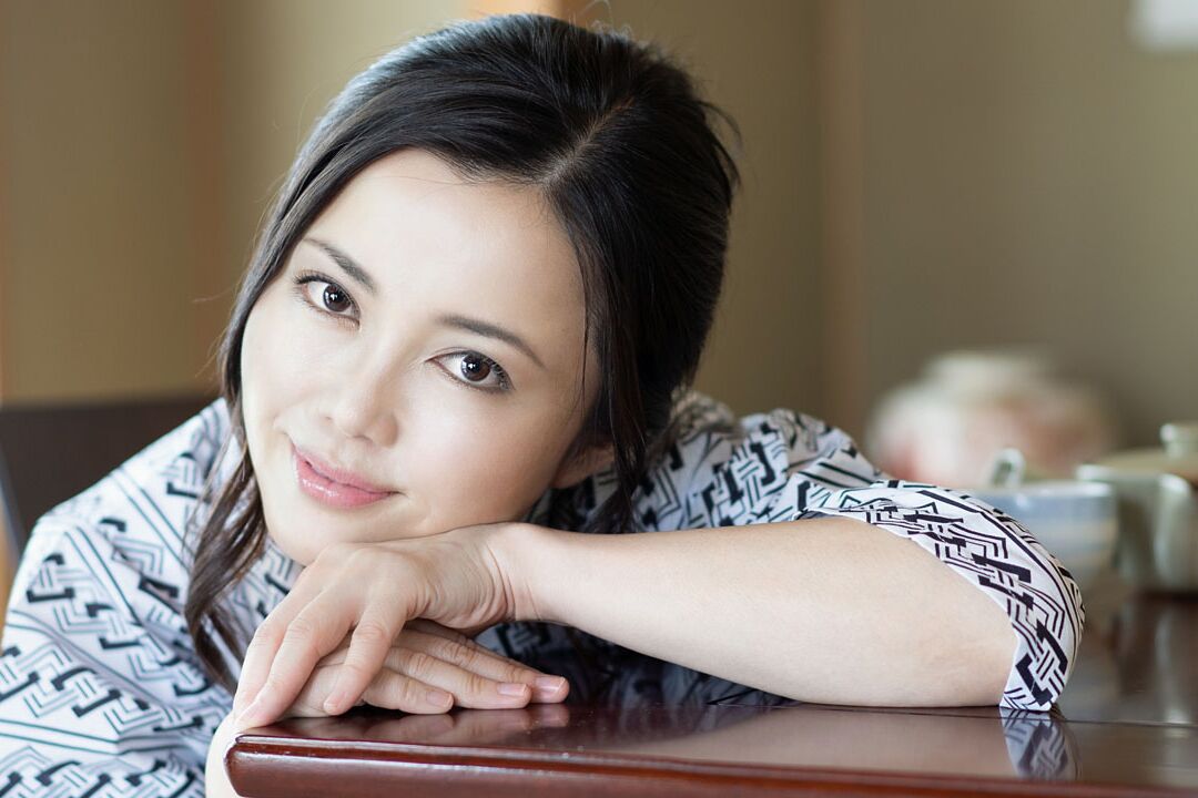 21P A gostosa asiática Natsumi Hirose curtindo sexo selvagem depois de água quente