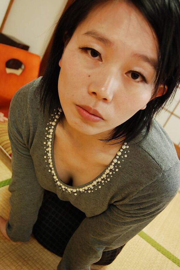 16P Die erregende asiatische MILF Mami Osumi öffnet ihr haariges Reich der Nässe
