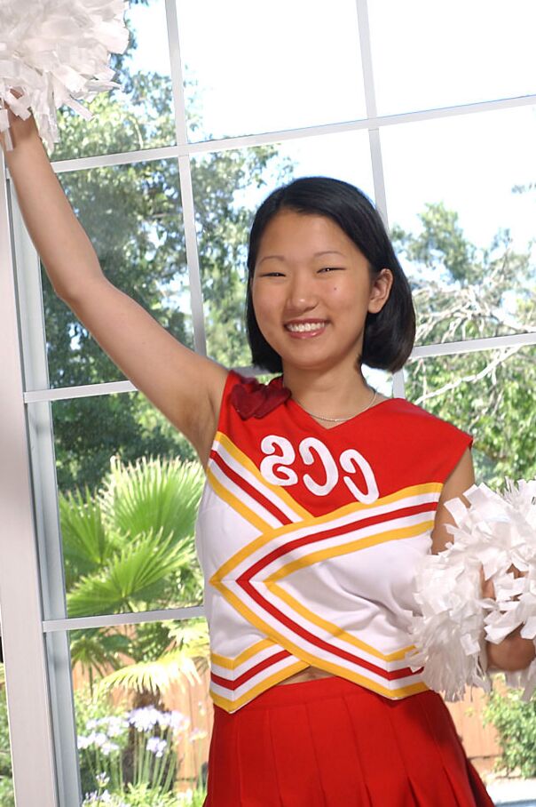 16P Maxine amadora coreana perdendo grandes peitos naturais do uniforme de líder de torcida