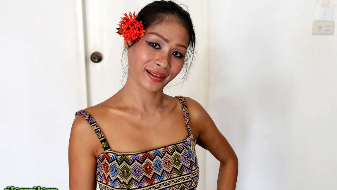 12P Thai MILF Sook takes a Farang's dick inside her hairy muff without a condom