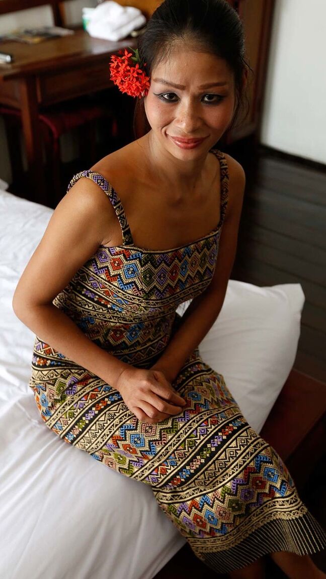 12P Thai MILF Sook takes a Farang's dick inside her hairy muff without a condom