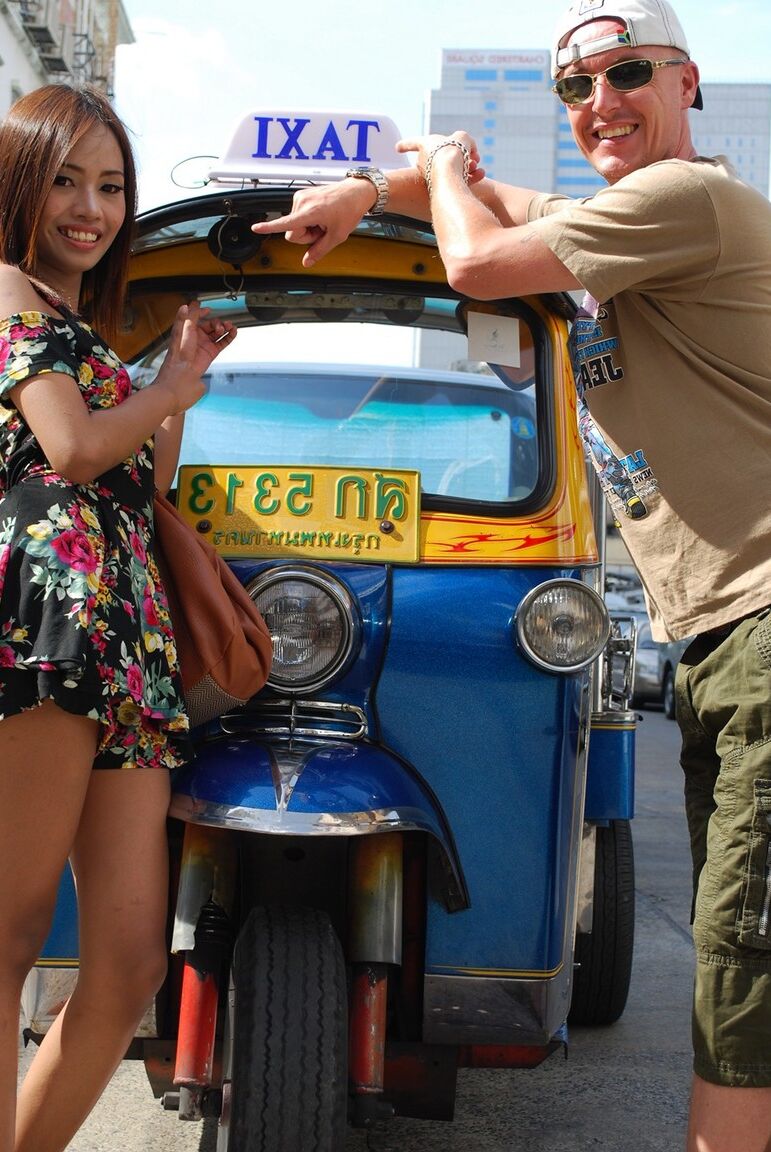 20P Linda adolescente tailandesa fazendo sexo quente com um turista excitado