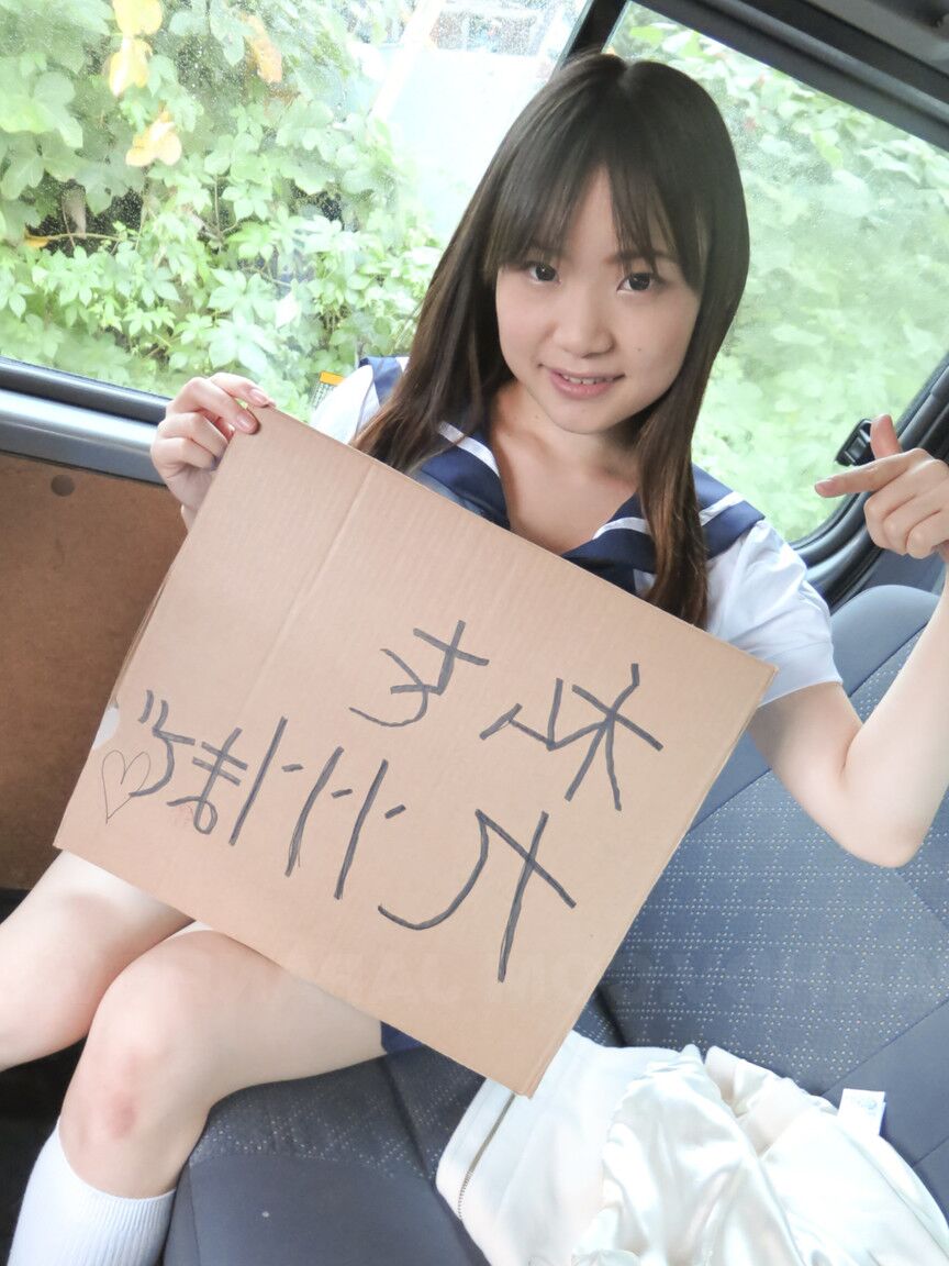 20P Asian brunette Mikoto Mochida gets picked up to suck a knob in a car