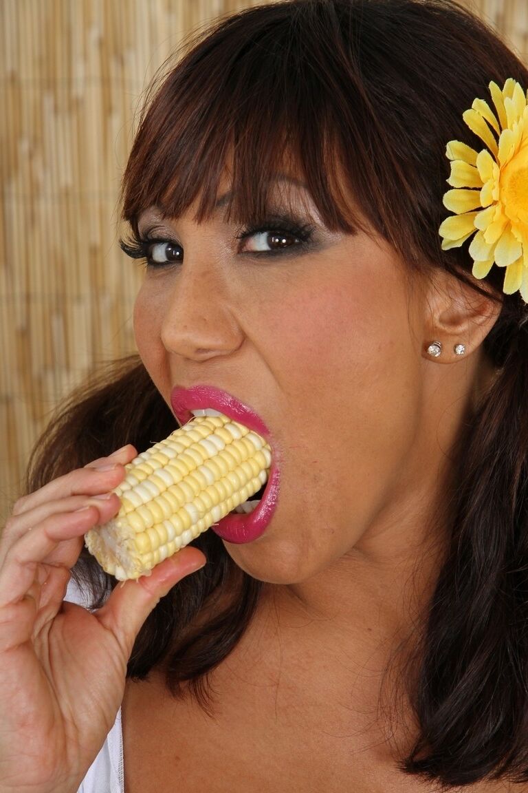 19P Busty all star MILF Ava Devine showing her big ass and tits in solo scene