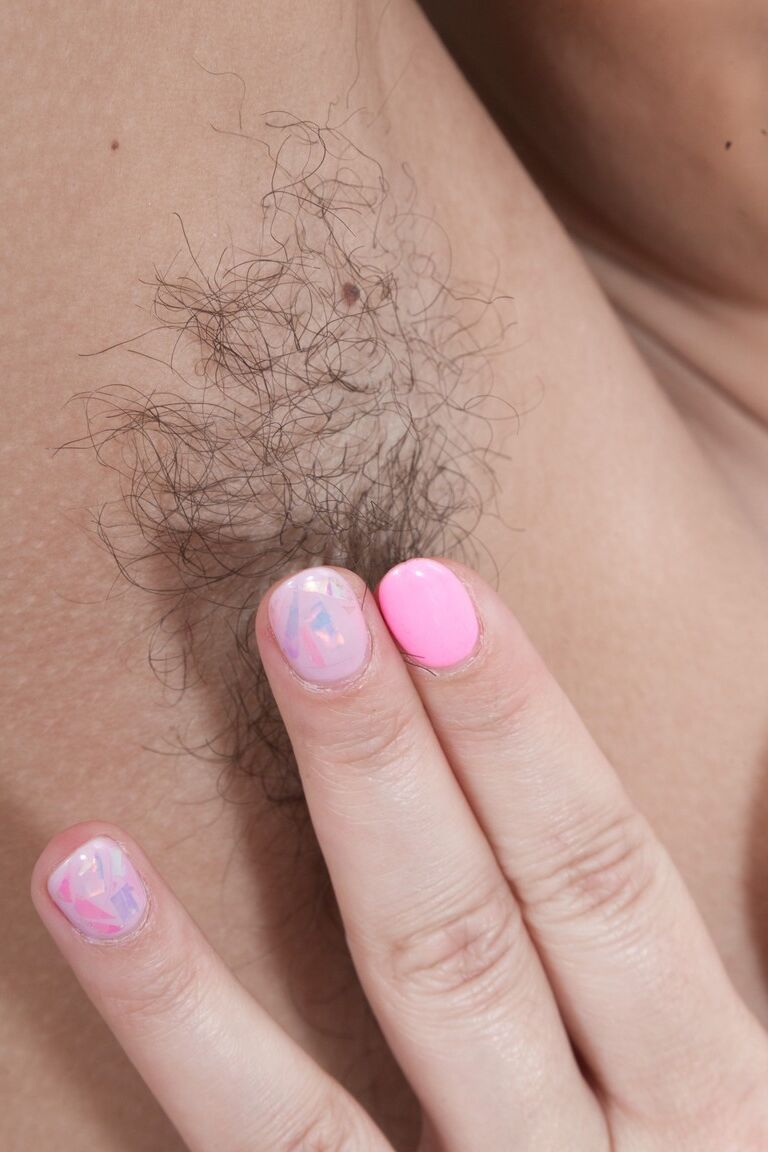 21P Stunning amateur Vanessa Vaughn displays her hairy twat and armpits