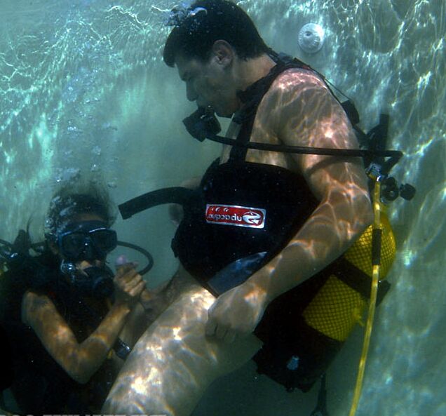 16P Asian scuba diver gives a BJ underwater before fucking beside pool