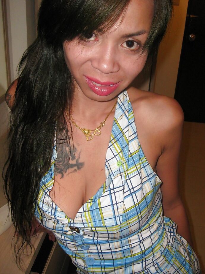 16P Une asiatique salope se fait baiser et se masturbe la chatte