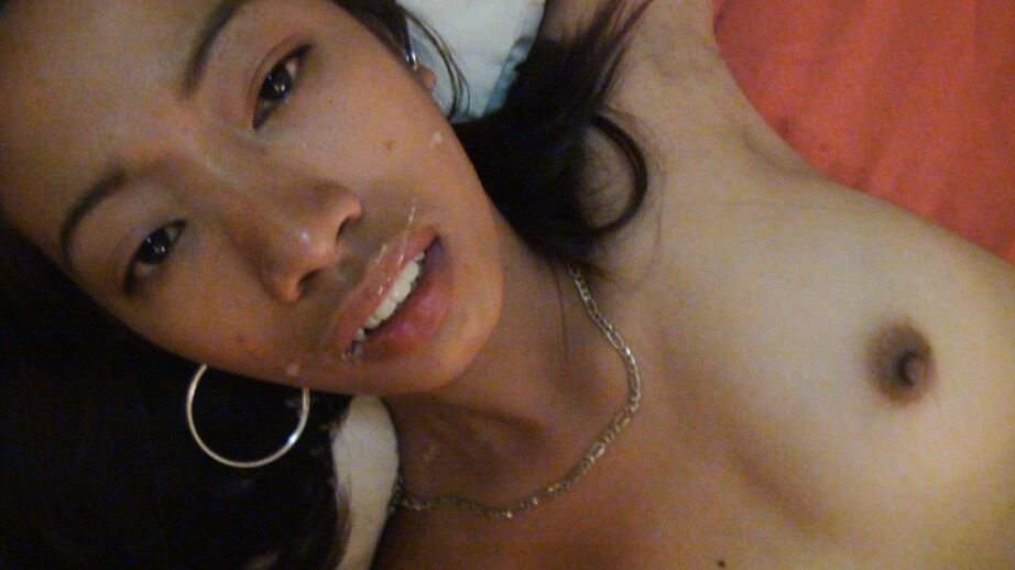 19P La morena filipina Lalaine hace una mamada y un beso negro y luego recibe una follada