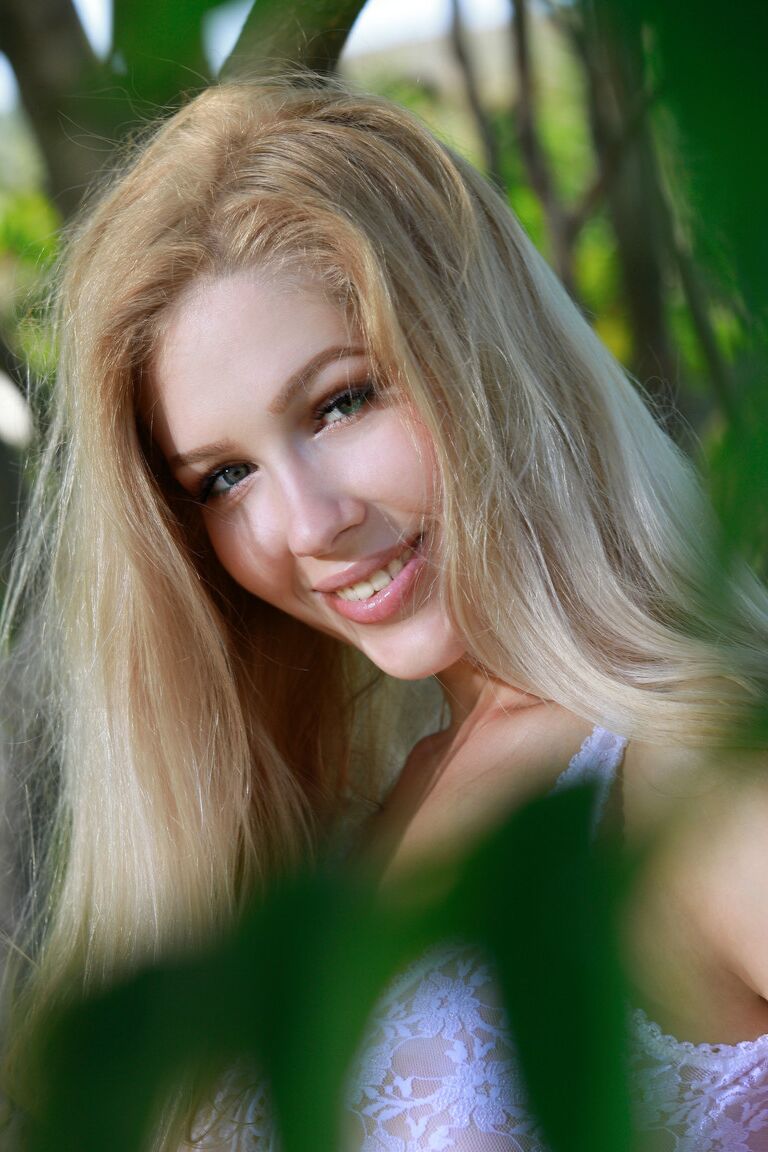 21P Errotica Archives Genevieve Gandi