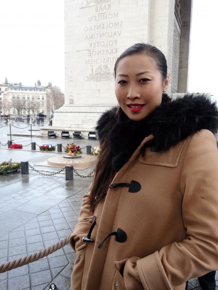 14P La voluptuosa francesa Sharon Lee follada bien duro por su gran culo