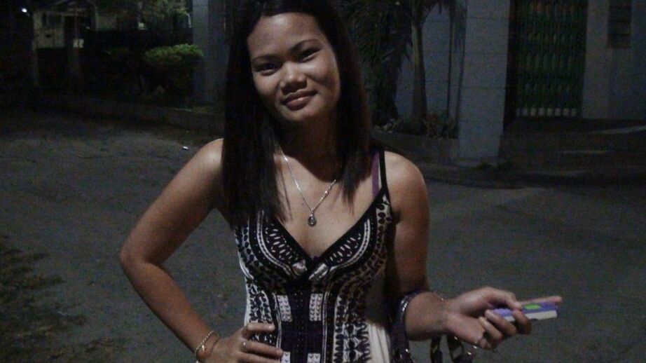 17P A pequena filipina irlandesa fofa dá um boquete antes do POV foder com a buceta creampie