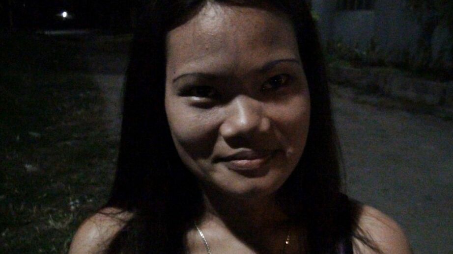 17P A pequena filipina irlandesa fofa dá um boquete antes do POV foder com a buceta creampie