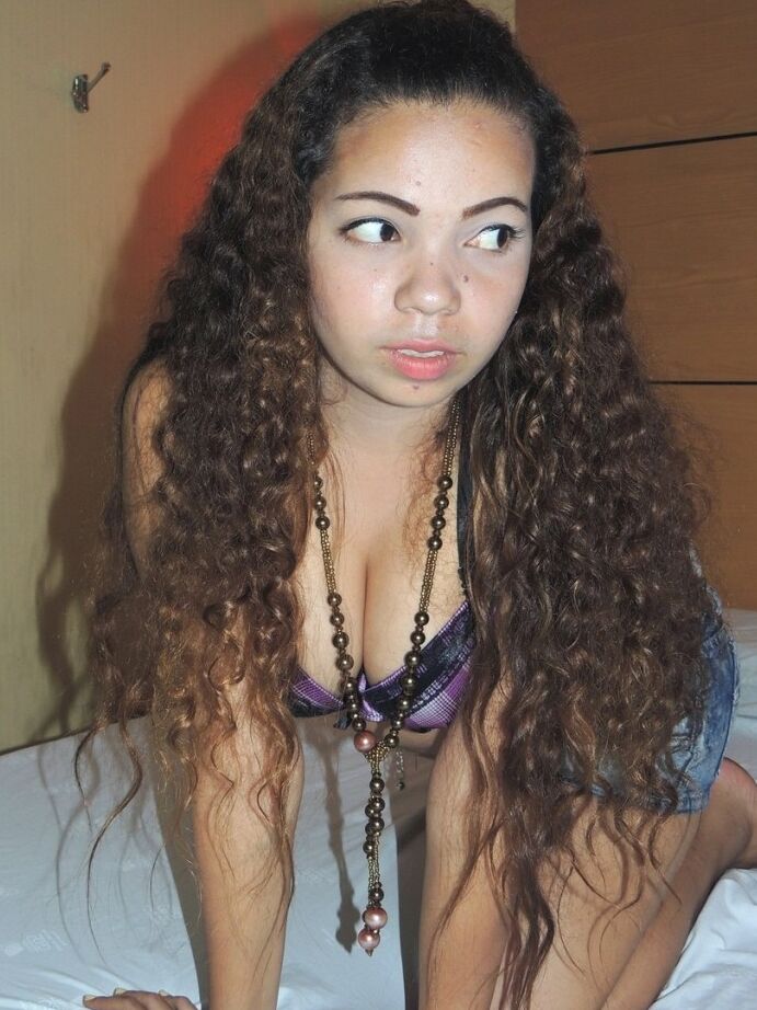 18P Adolescente amador de cabelos cacheados Khate curtindo sexo POV com um estranho com tesão