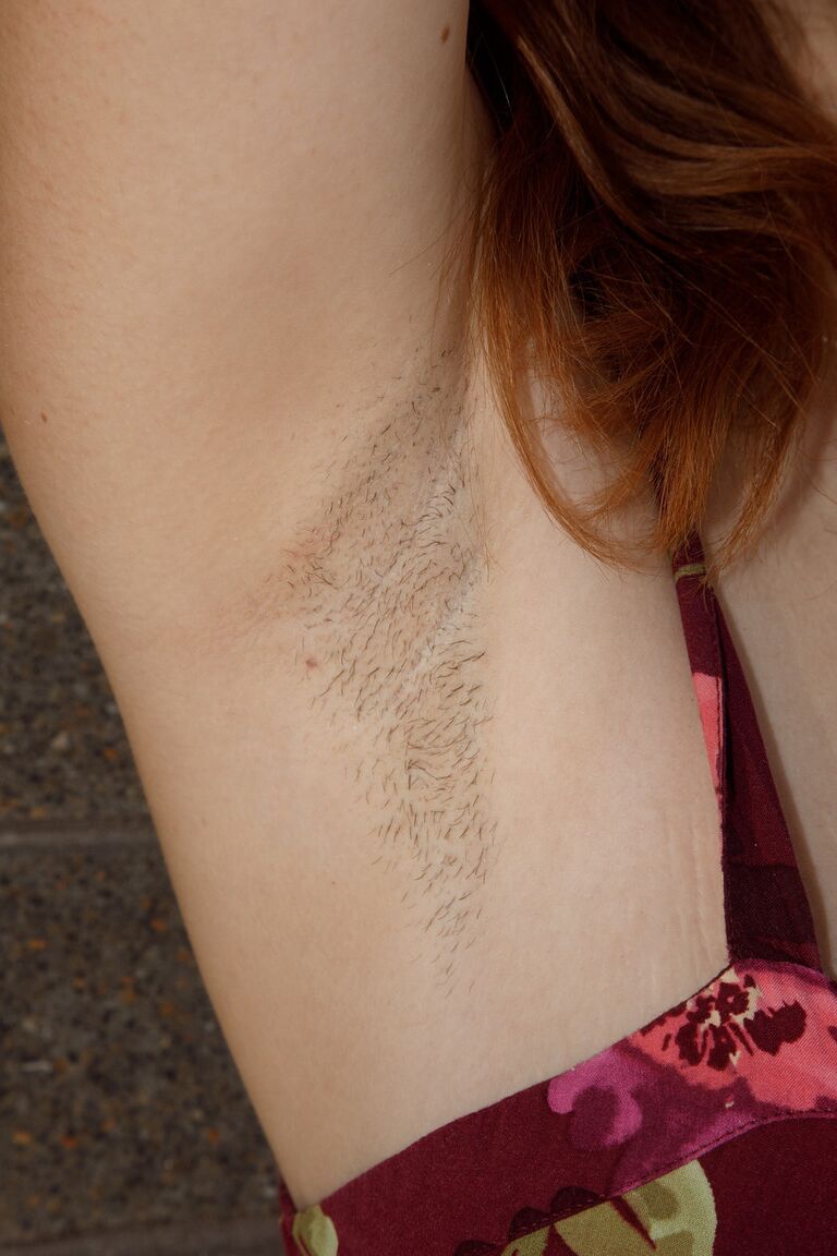 11P Sacanagem amadora GF Kelsey Berneray mostra seus peitos monstruosos na loja