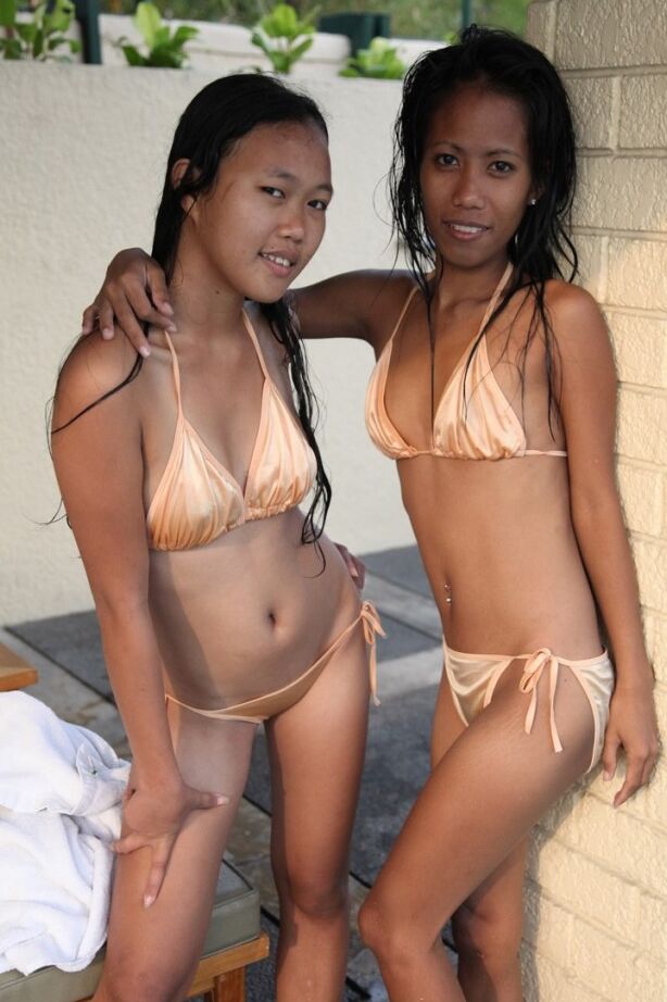 21P Os spinners adolescentes Jeremay e Mayka tiram a roupa para posarem nus na cama juntos
