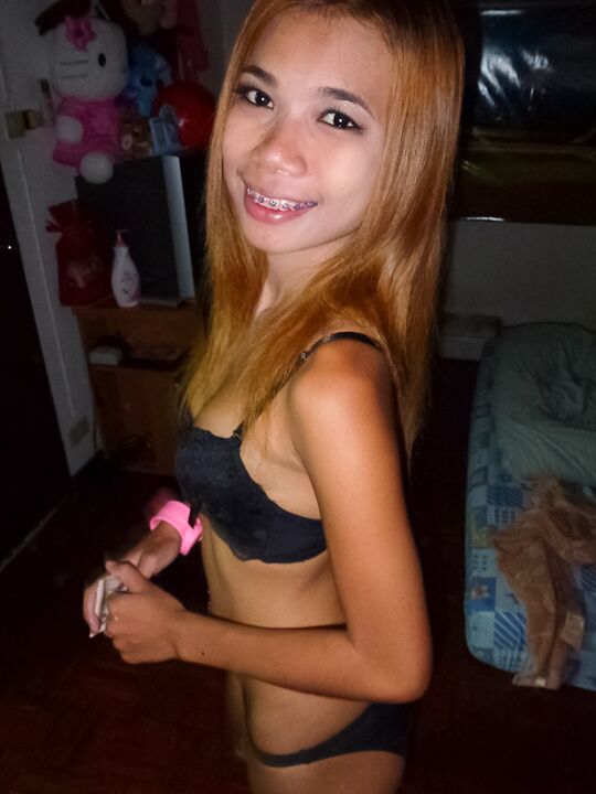 11P La sexy tailandesa gogo Klaus siendo follada como misionero en POV