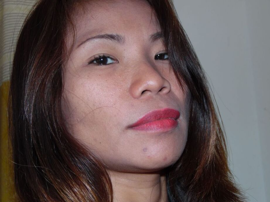 19P Filipina mayor primeriza se masturba una polla después de tener sexo con un extranjero