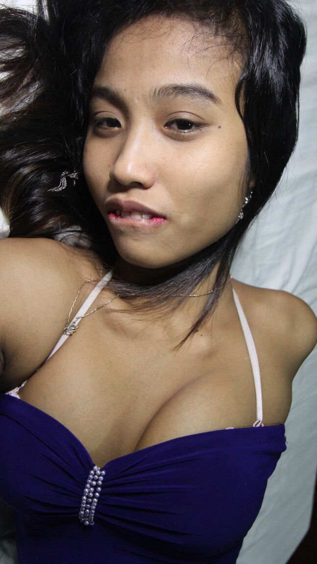 15P Filipina Girl Porn remove sua linda calcinha e sutiã para modelar nua