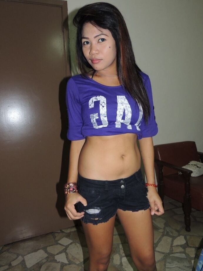 18P La linda chica Maxine de Filipinas posa desnuda y hace una mamada