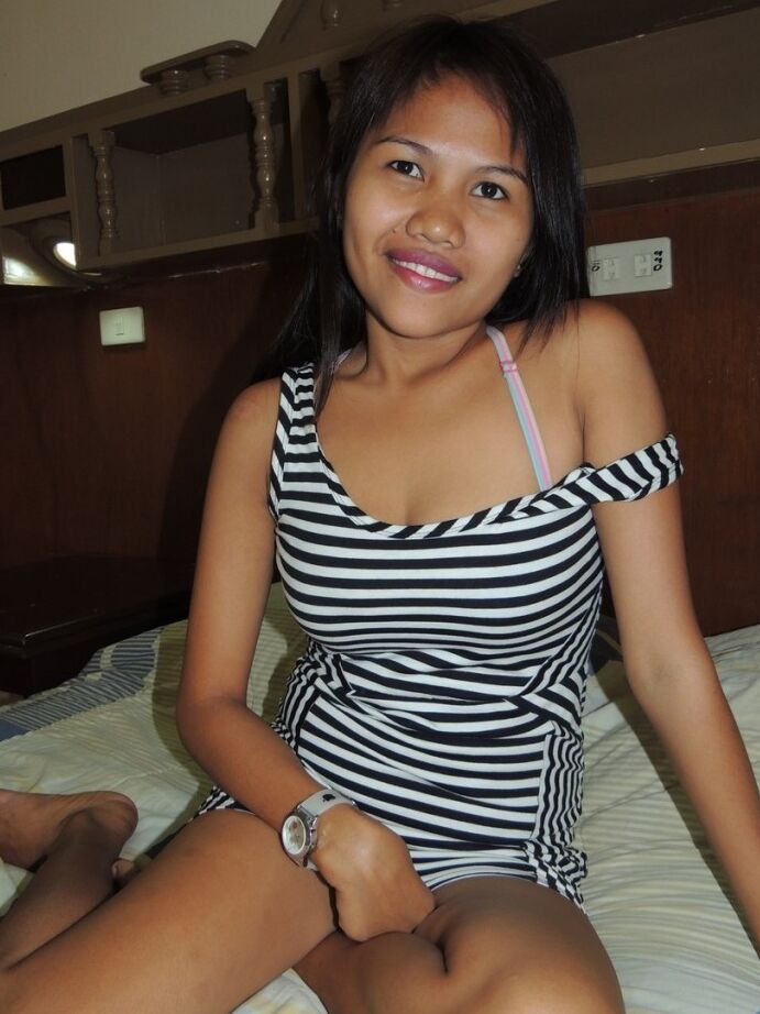 20P Petite Filipina adolescente faz sexo com um estrangeiro dentro de um quarto de motel