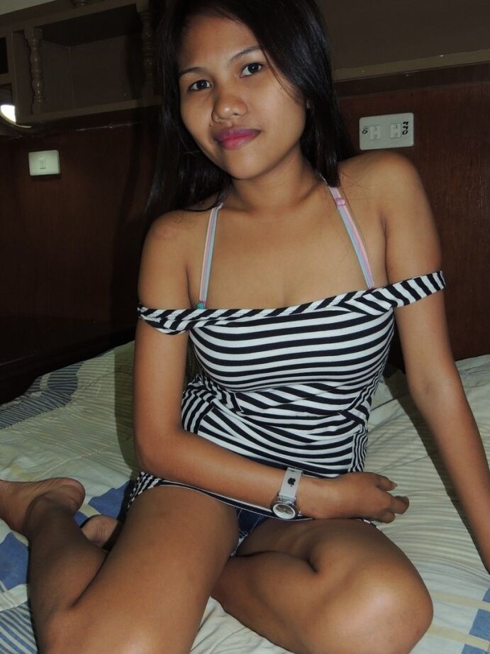 20P Petite Filipina adolescente faz sexo com um estrangeiro dentro de um quarto de motel