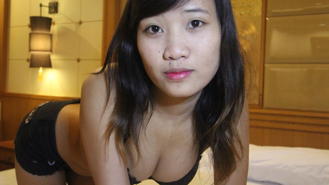 15P amateur asiatique porte du sperme sur le visage après un rapport sexuel avec un étranger en mode POV