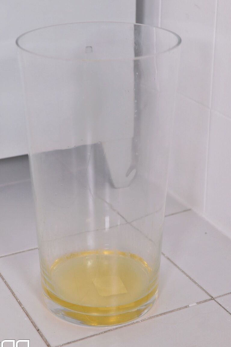 21P Huge boobed British bimbo Tigerr Benson pissing in a huge glass