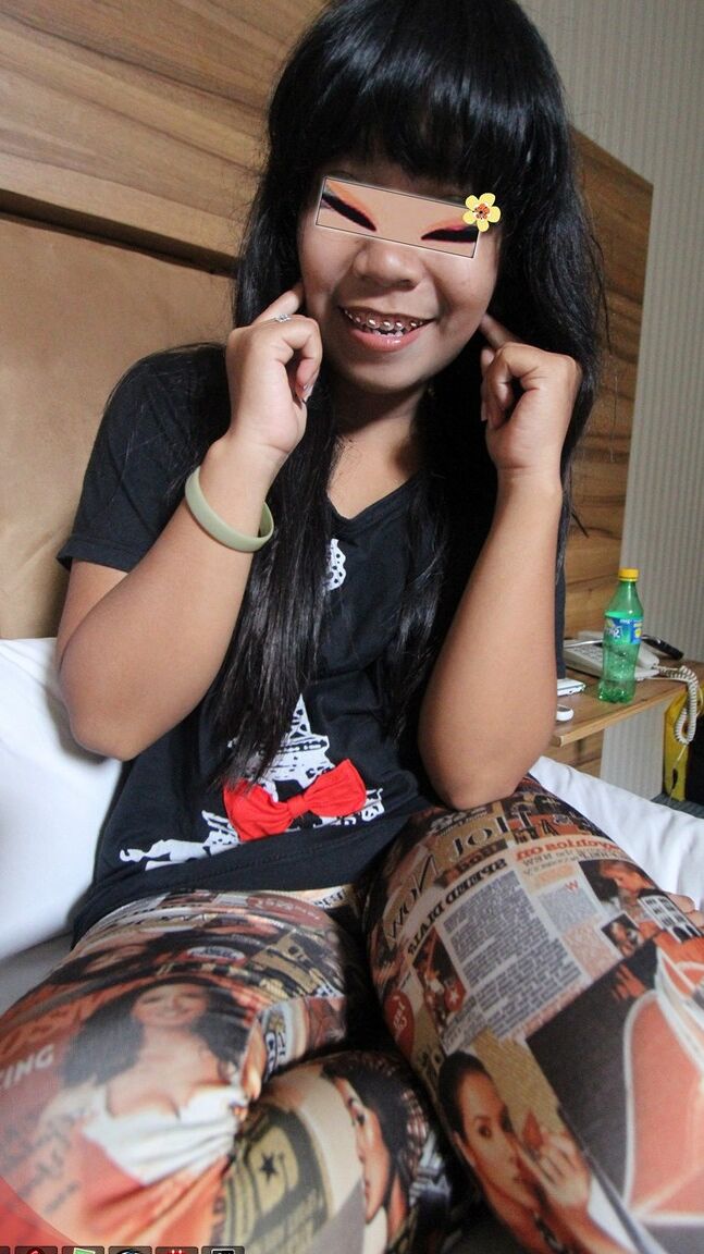 15P Cock loving 18 yr old from Bali shows off her skills