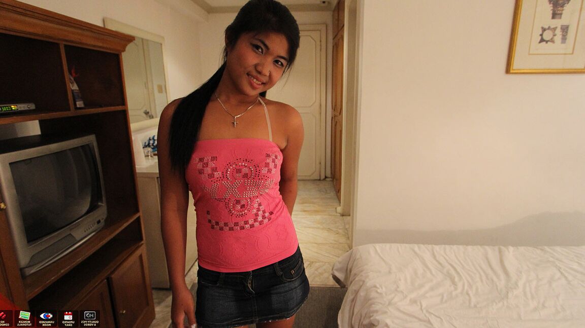 15P Jovem asiática Barbie usa esperma na buceta depois de uma foda POV