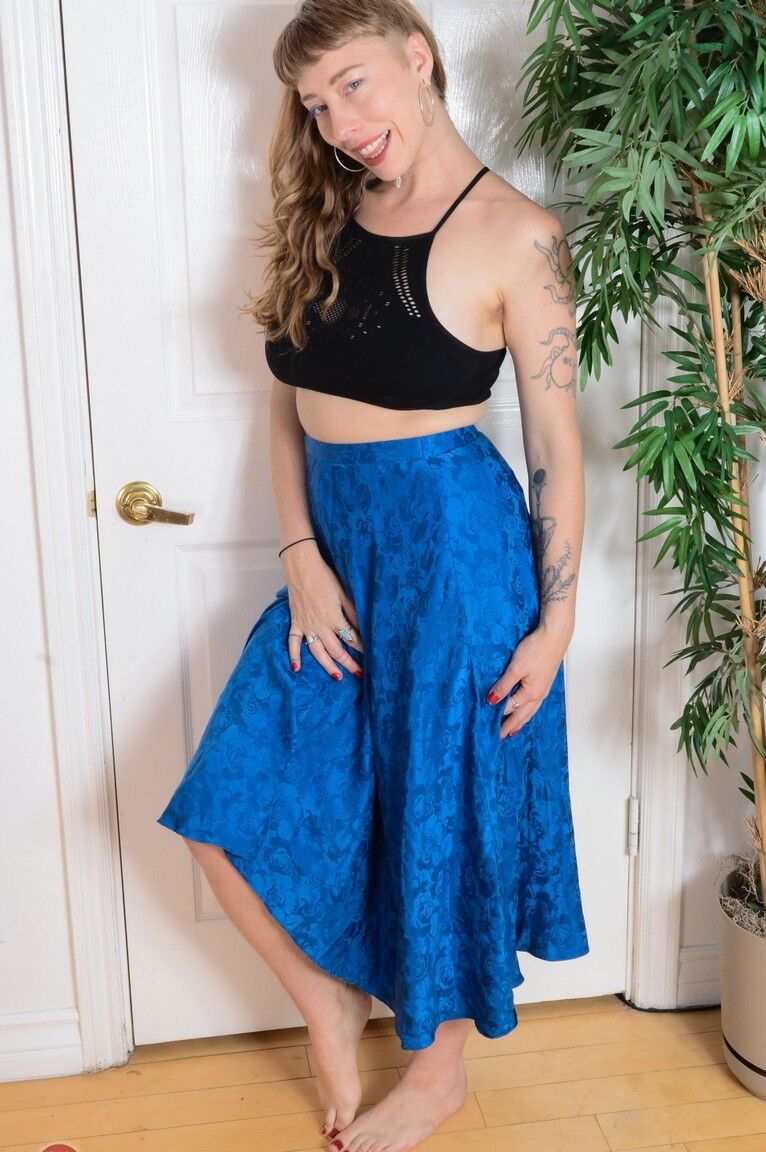 21P Hippie amadora peituda Vestacia Jon-Quil mostra sua vulva peluda