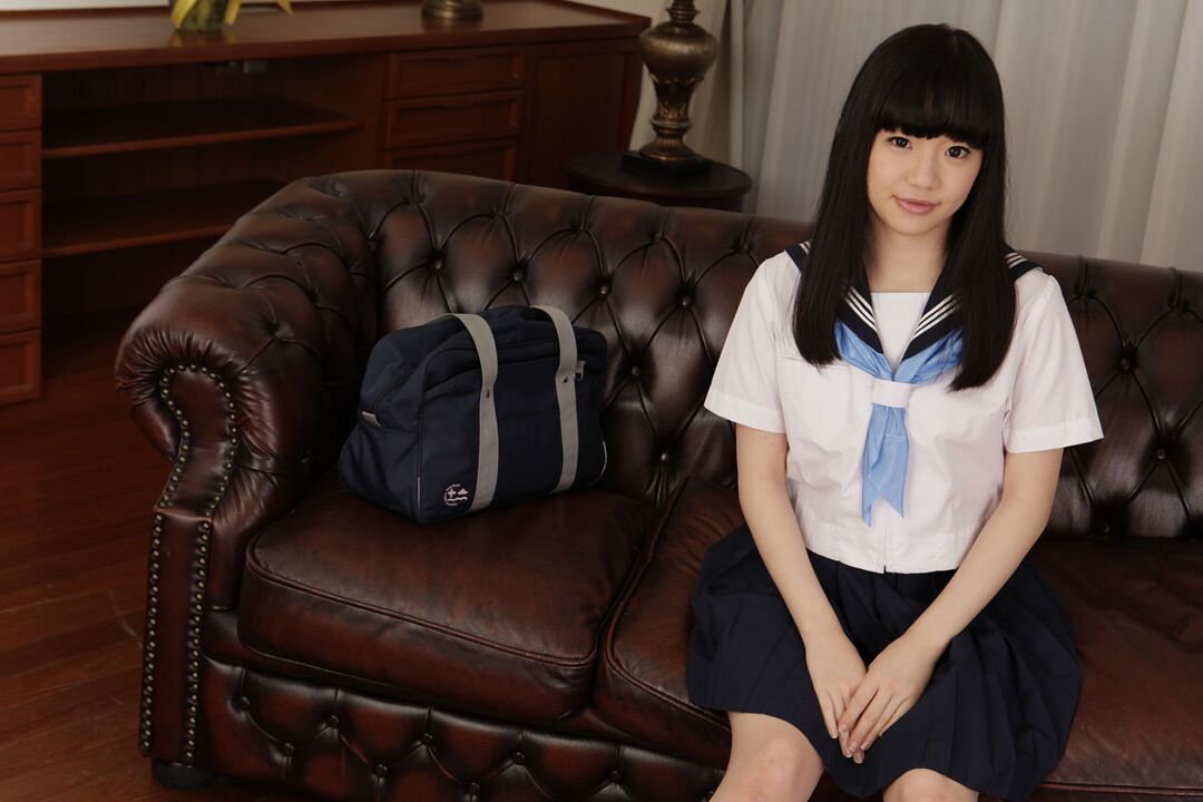 20P La inocente adolescente japonesa Yuna Himekawa es follada con su uniforme de colegiala