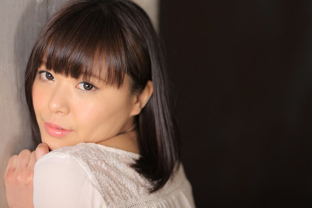 20P A pequena virgem japonesa Haruka Miura é fodida com o dedo