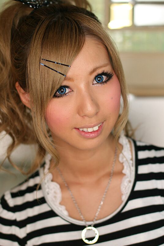 16P La sexy japonesa Oguri Miku se desnuda antes de demostrarle favores de sexo oral
