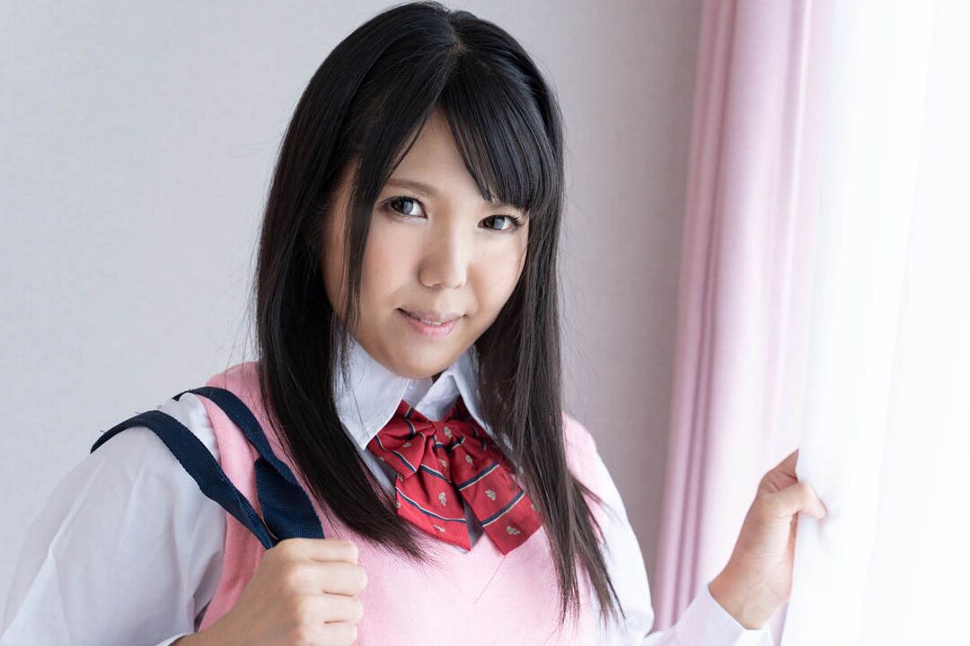 20P Juri Haruka, écolière japonaise, se fait clouer et crémer sa chatte vierge