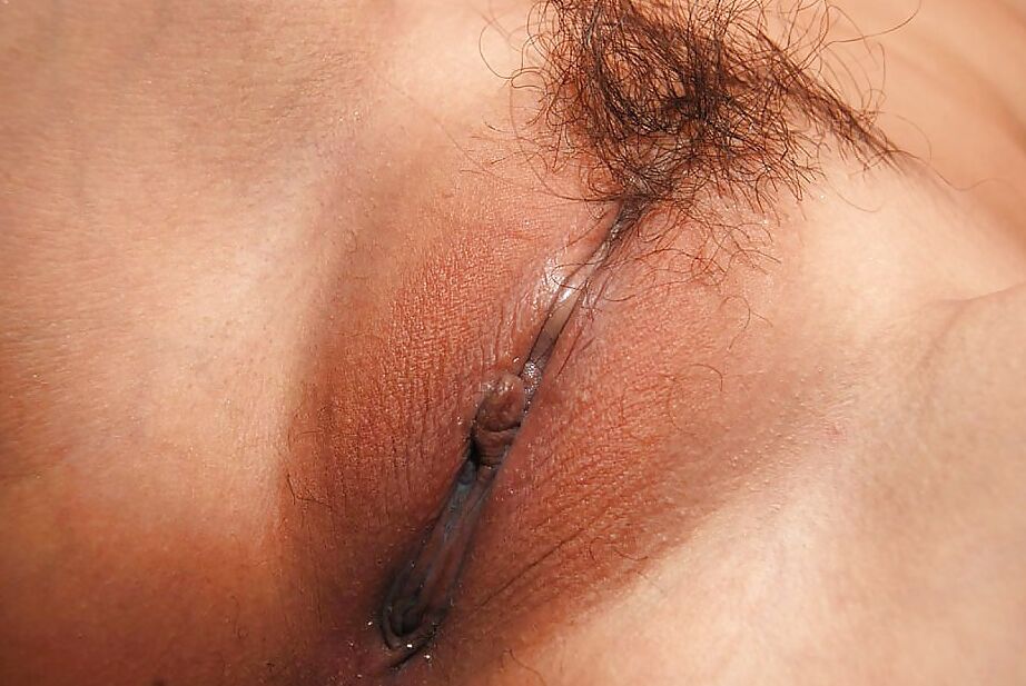 16P Asian babe Orie Okano undressing and exposing her soaking pussy in close up