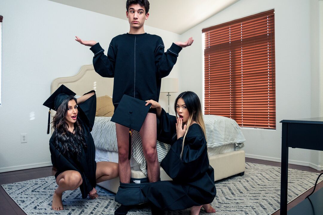 16P Asian stepsisters Hime Marie & Lulu Chu treat a boy to a threesome