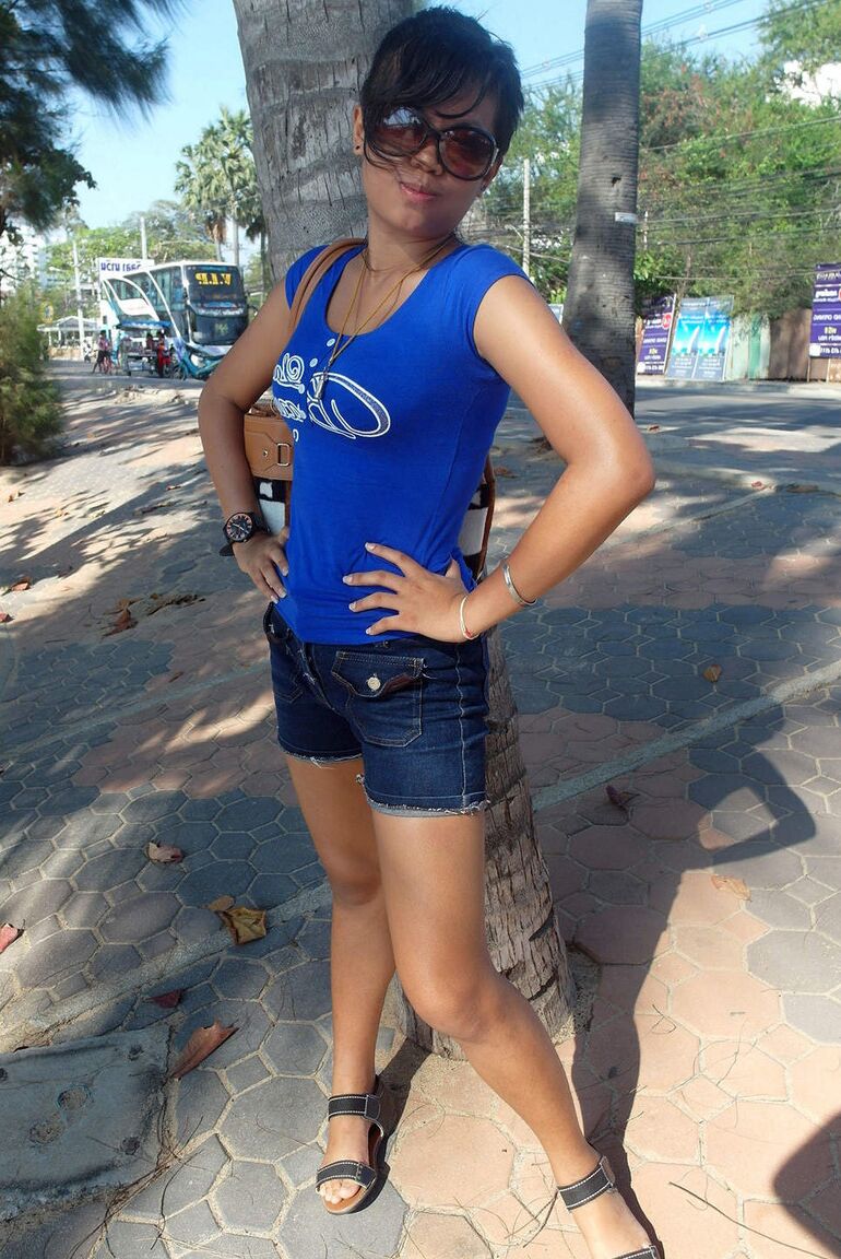 15P Garota tailandesa expõe seus seios firmes antes de foder um turista sexual