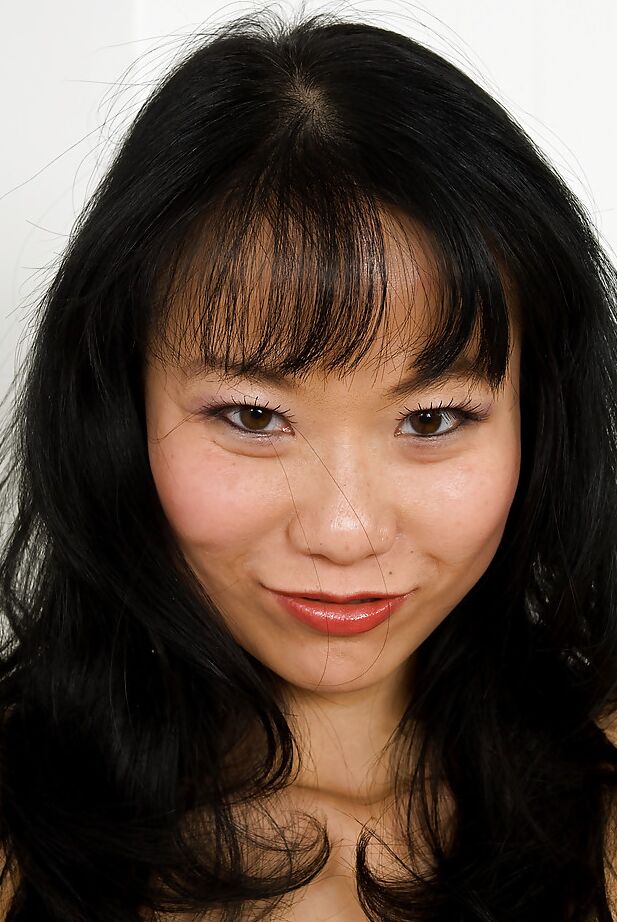 16P かわいいアジア人の初めてのニヤ・ユウが素晴らしい自然のおっぱいを披露