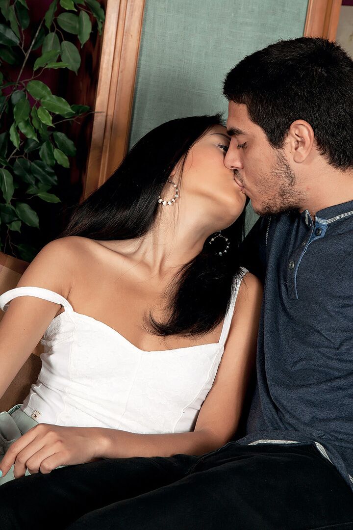 16P A amadora asiática Alina Li troca sexo oral depois de ser despida