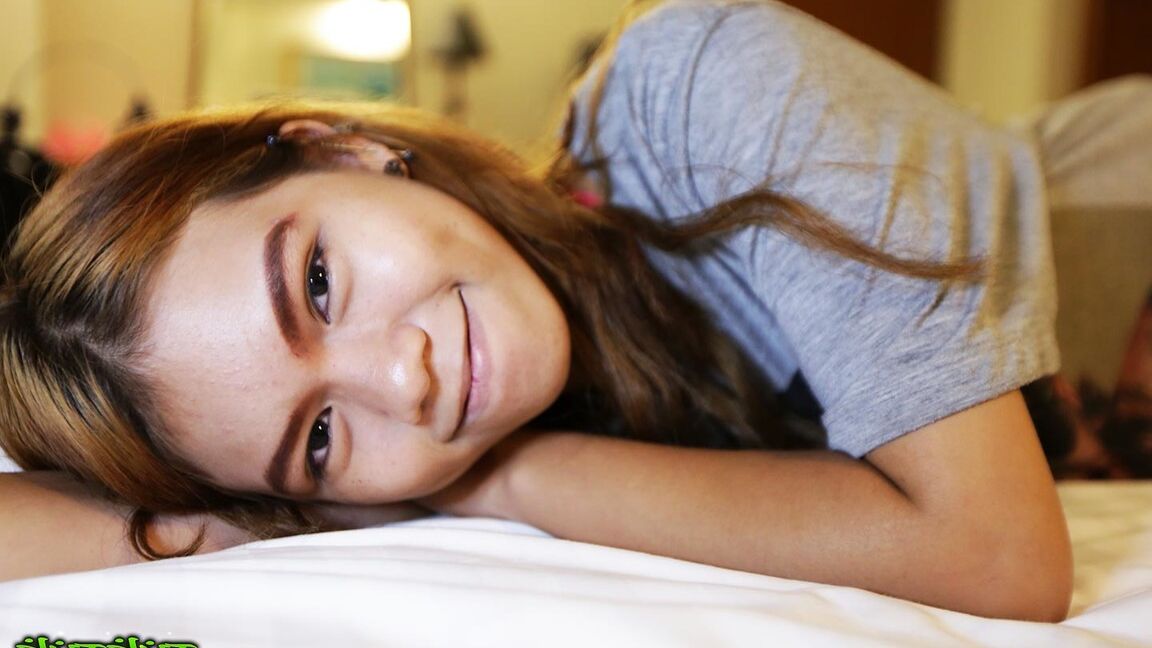12P Tiny Thai girl with red hair Muay wears a nice smile while posing in the nude