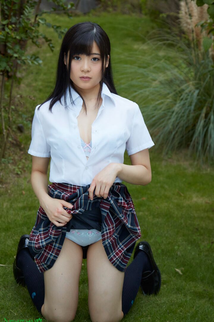 20P Asian cutie Runa Mitsuki gets her bush fingered, toyed and rammed