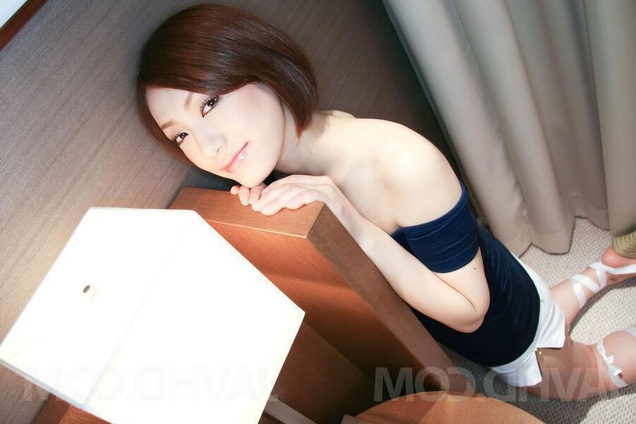 16P Nene Iino looking sweet as she kneels to gobble meat