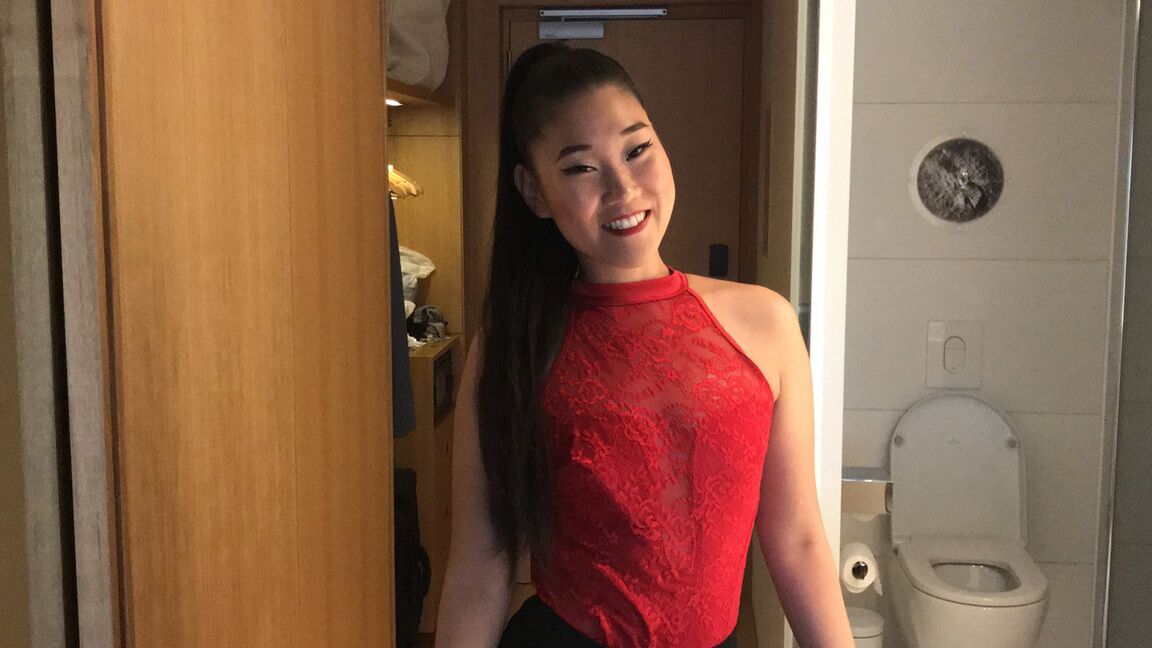 15P A amadora asiática Katana esfrega a vagina depois que o sexo POV acontece